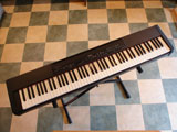 YAMAHA P-90